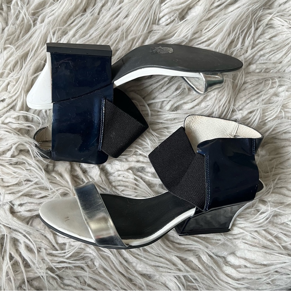United Nude Raila Mid Navy White Metallic Strap Elastic Band Heeled Sandals 38
